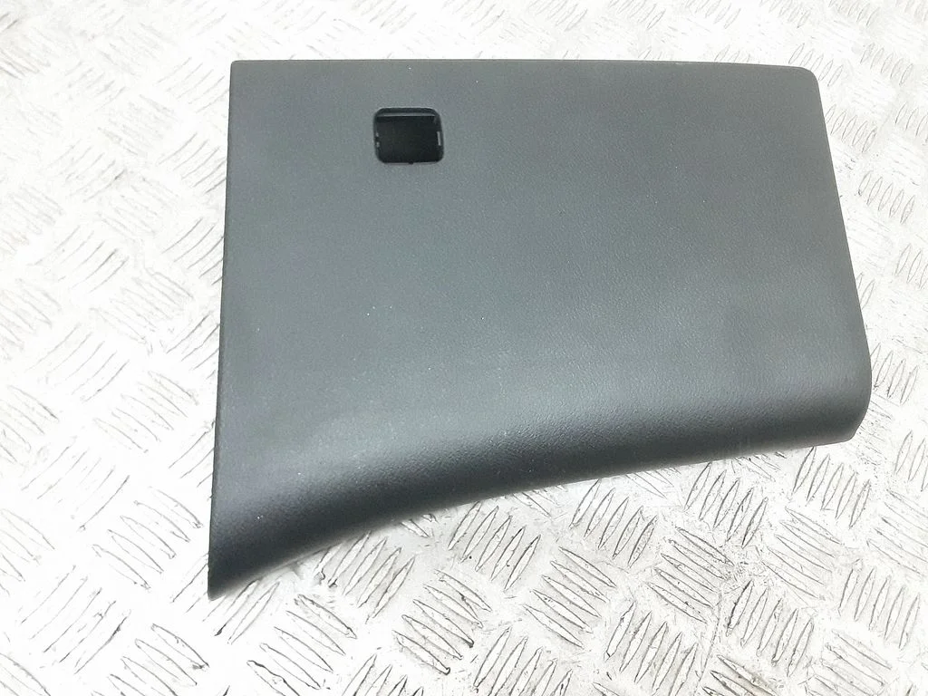 (B) pillar trim (bottom) – Chrysler Pacifica (2017-)