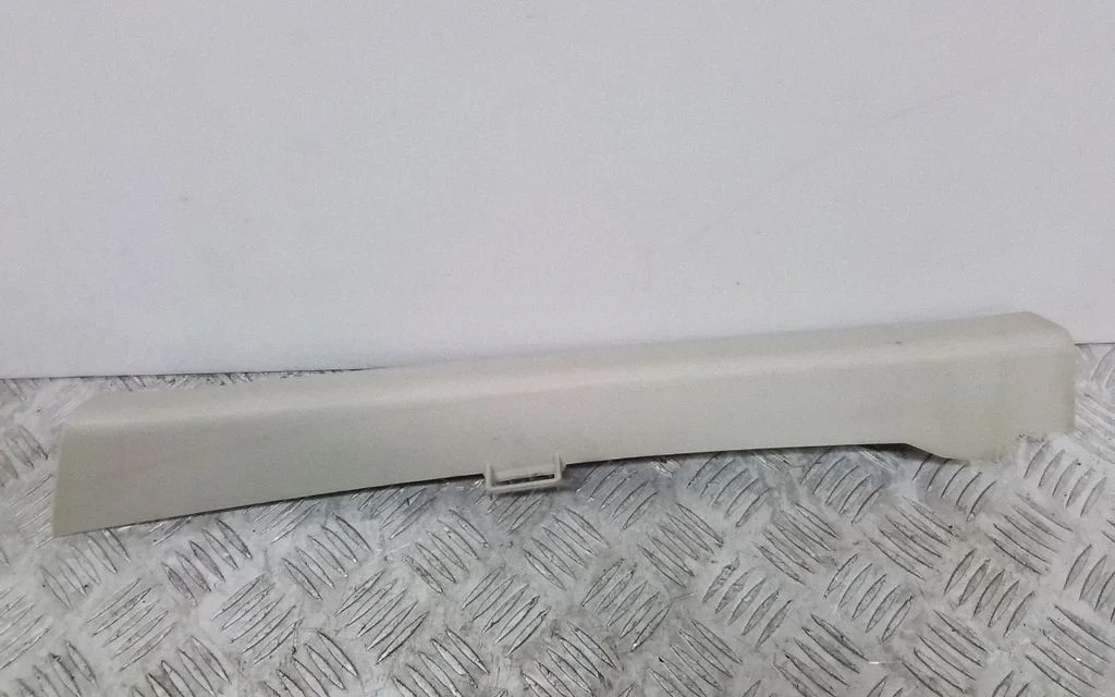 (C) pillar trim 39835258