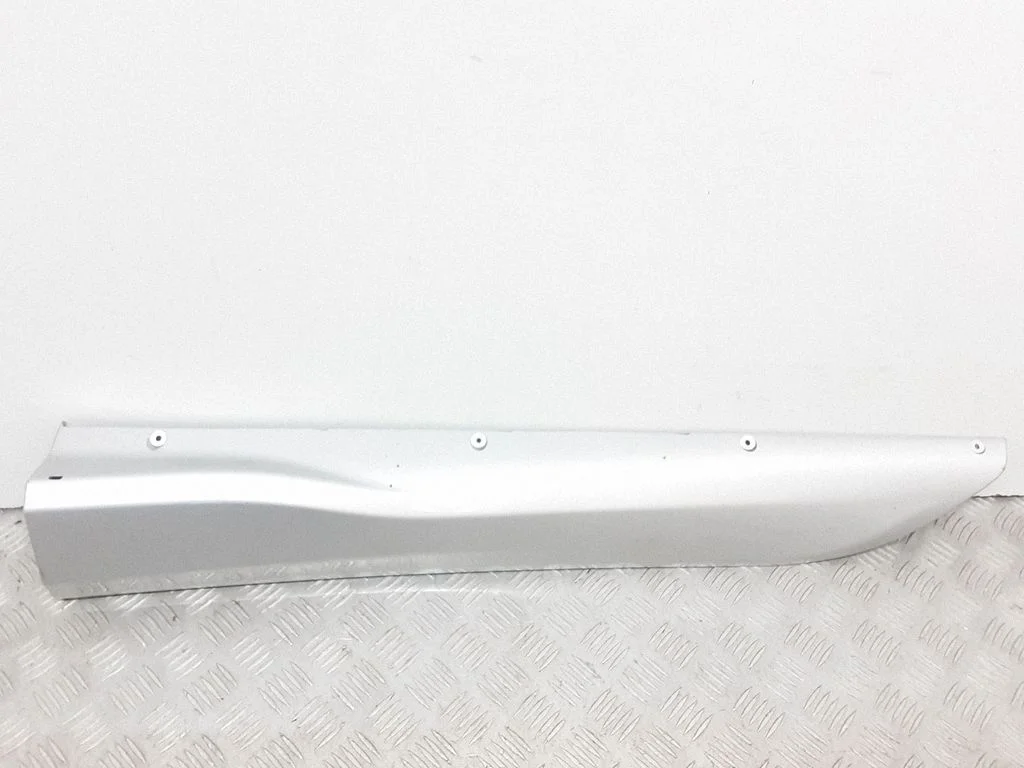 Side skirt rear trim 31330281