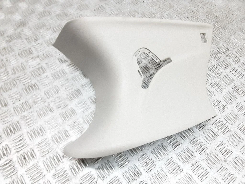 (D)pillar trim (top) – Chrysler Pacifica (2017-)