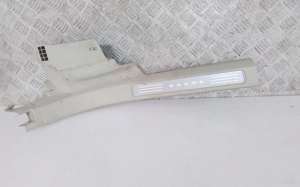 Rear sill trim cover 39841678