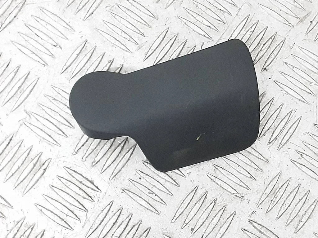 Motora pārsega atvēršanas rokturis 8T1823533B