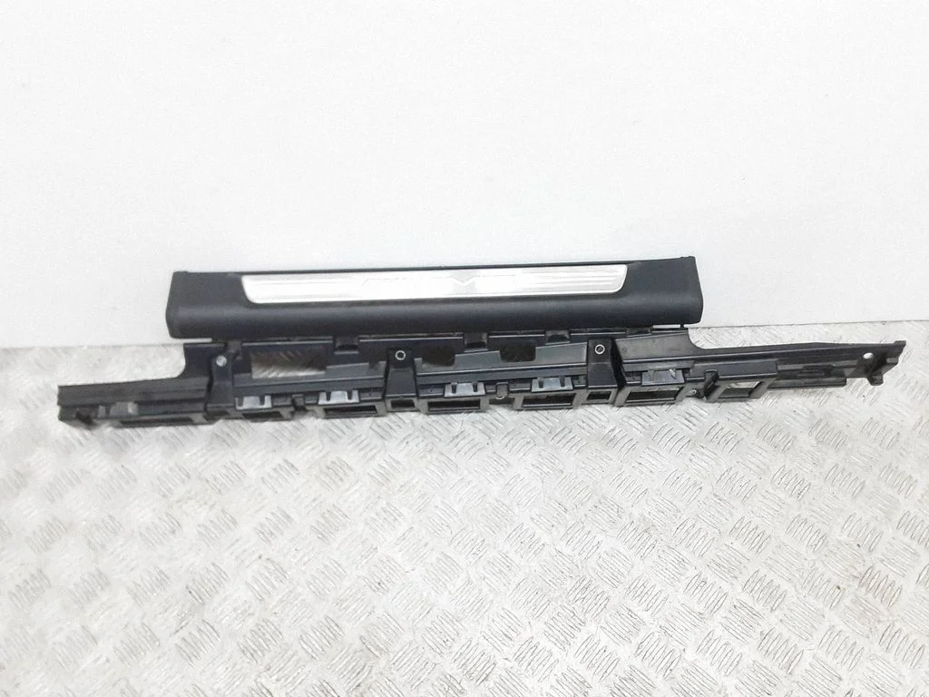 Front sill trim cover A2326803900
