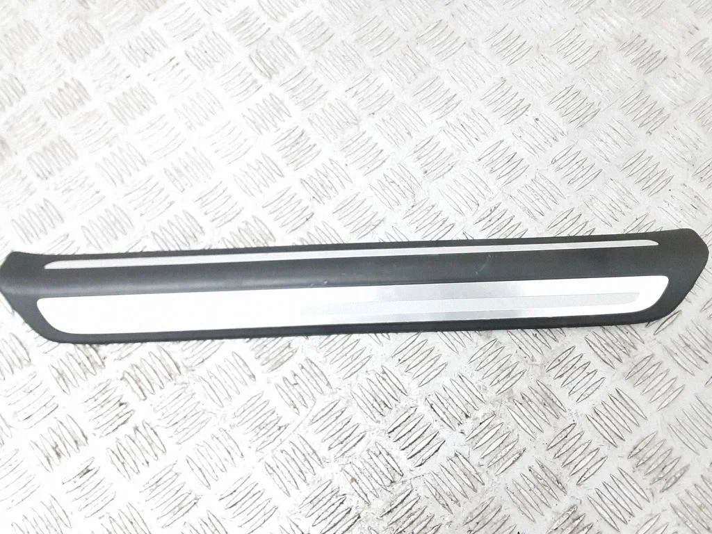 Front sill trim cover 8U0853371A