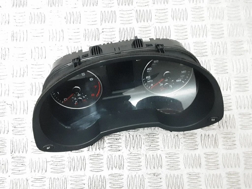 Speedometer (instrument cluster) 8U0920980F