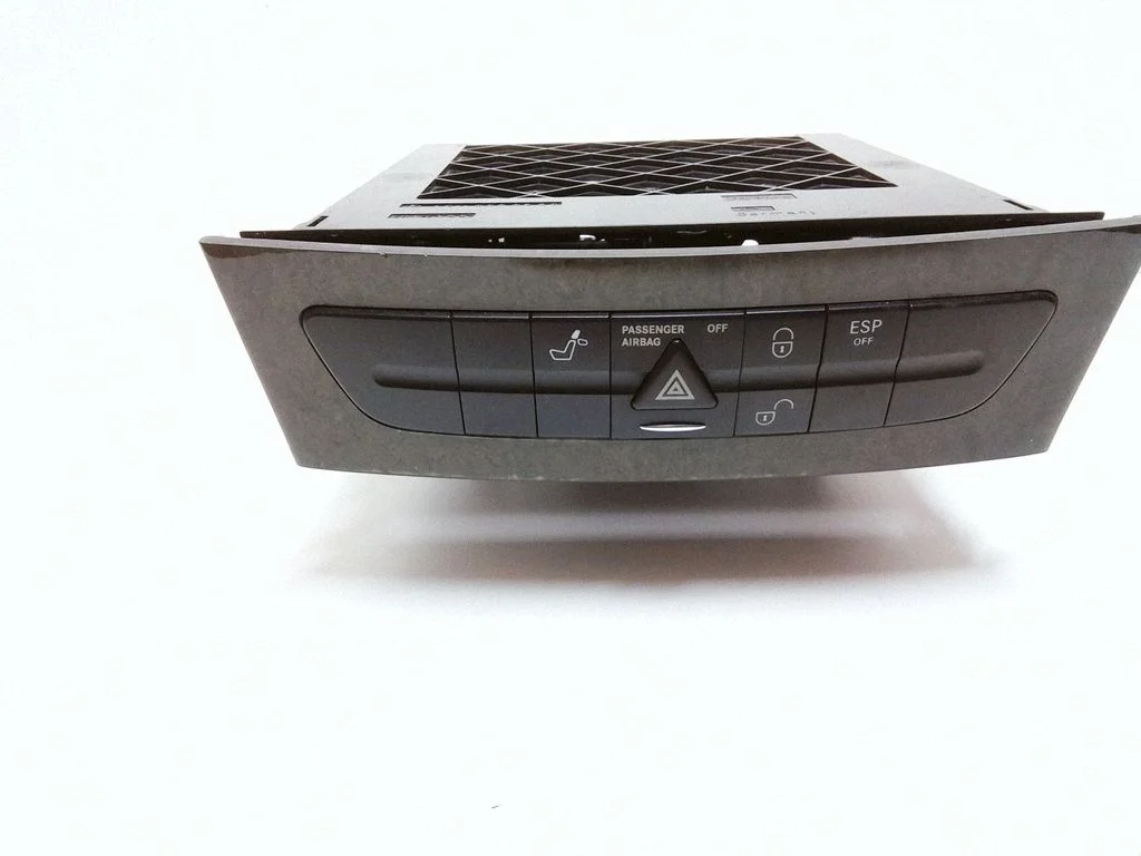 Hazard light switch – Mercedes-Benz E-Class W211 (2002-2009)
