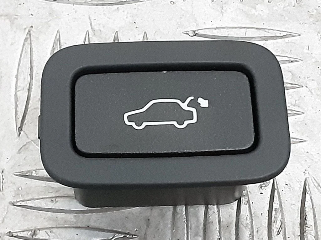 Tailgate/boot open switch button – Volvo XC60 (2009-2013)