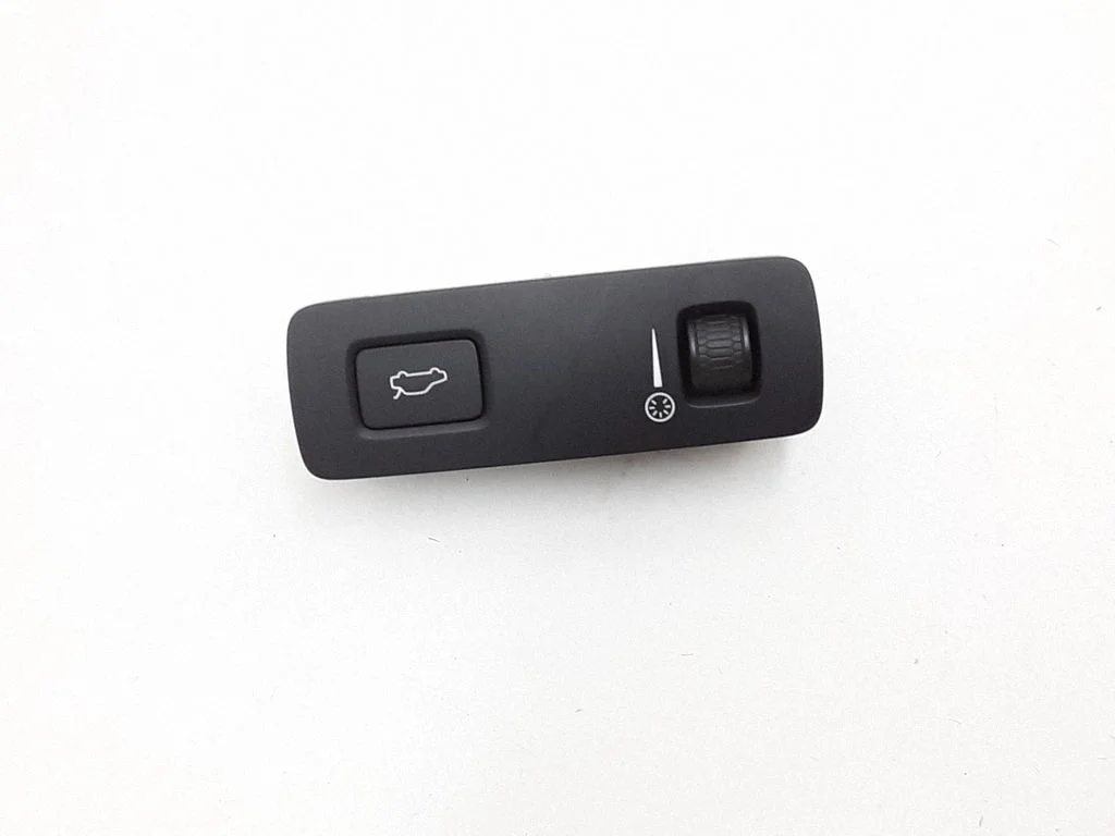Tailgate/boot open switch button 31376510