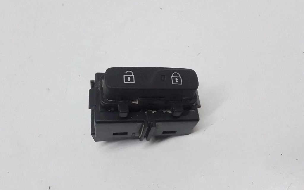 Central locking switch button – Volvo V40 (2012-2019)