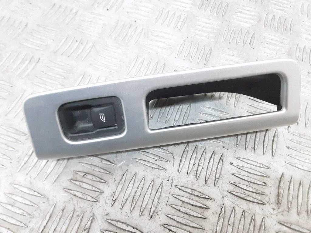 Elektriaknate lüliti 31295736