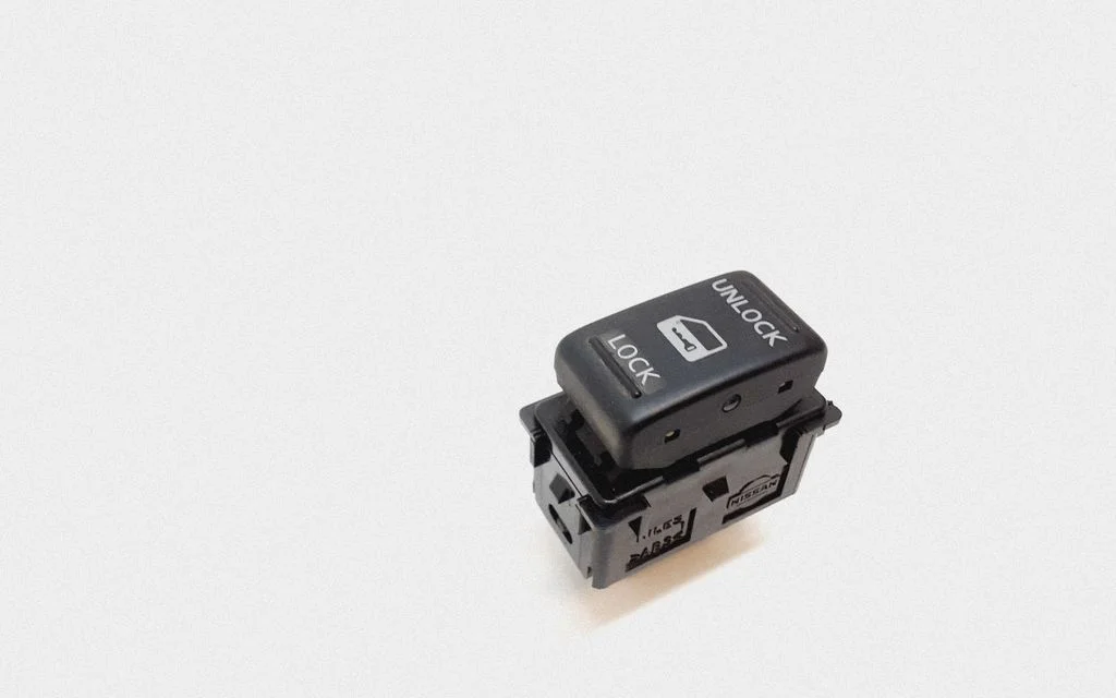 Central locking switch button – Nissan Navara D40 (2004-2015)