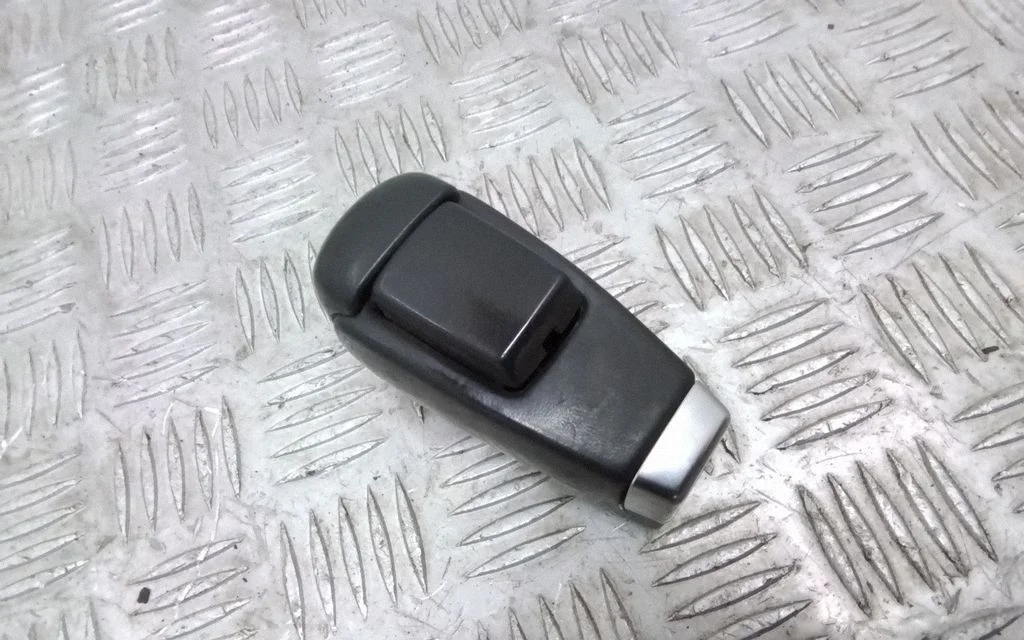 Gear shift switch/knob – Volvo V70 (2008-2013)