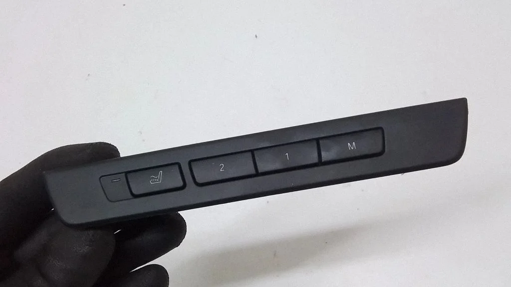 Seat memory switch – BMW 7 Series F01 F02 F03 F04 (2008-2016)