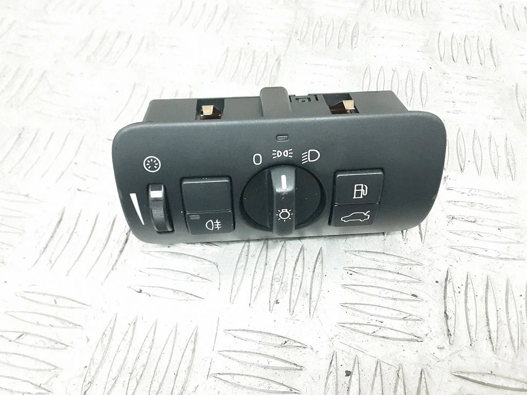 Light switch 30739412