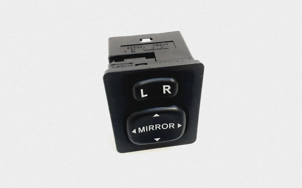 Wing mirror switch – Toyota RAV 4 (XA40) (2012-2018)