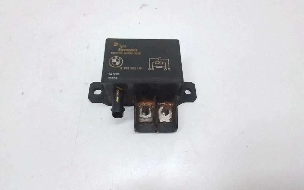 Coolant fan relay – BMW 7 Series F01 F02 F03 F04 (2008-2016)