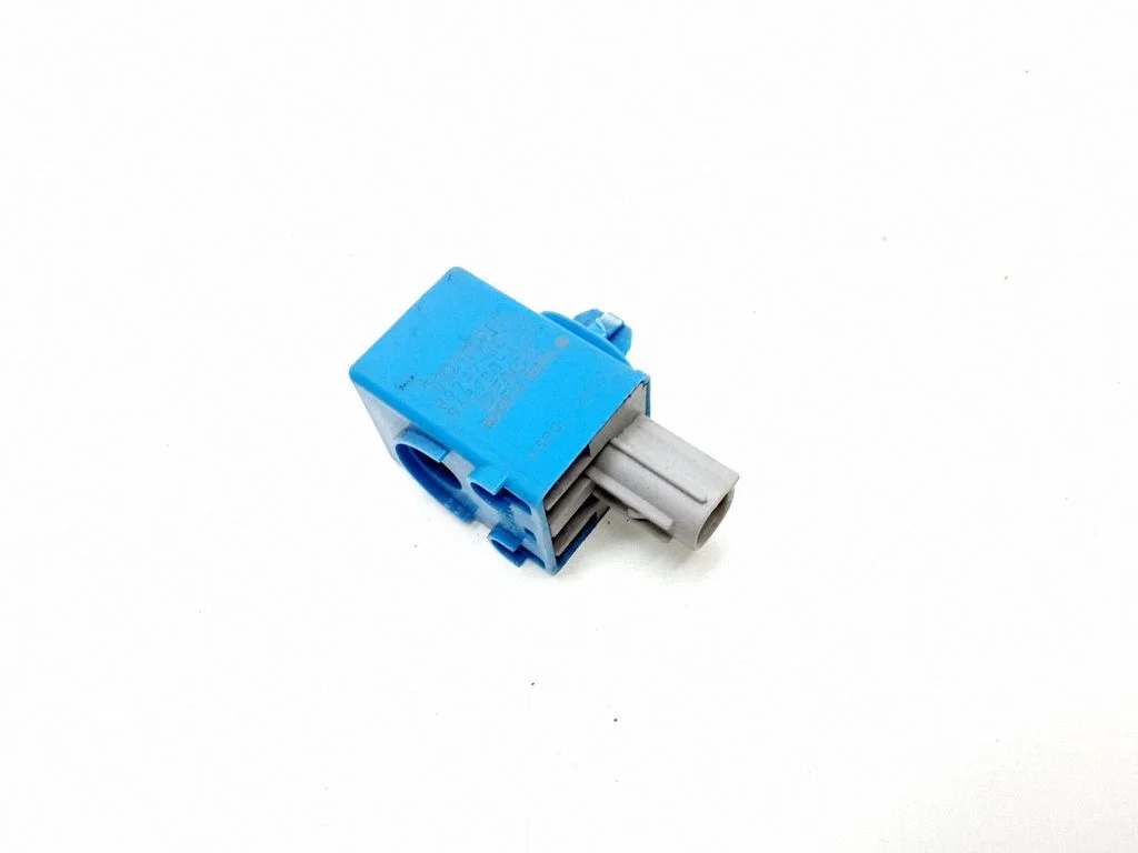 Central locking relay – Toyota RAV 4 (XA40) (2012-2018)