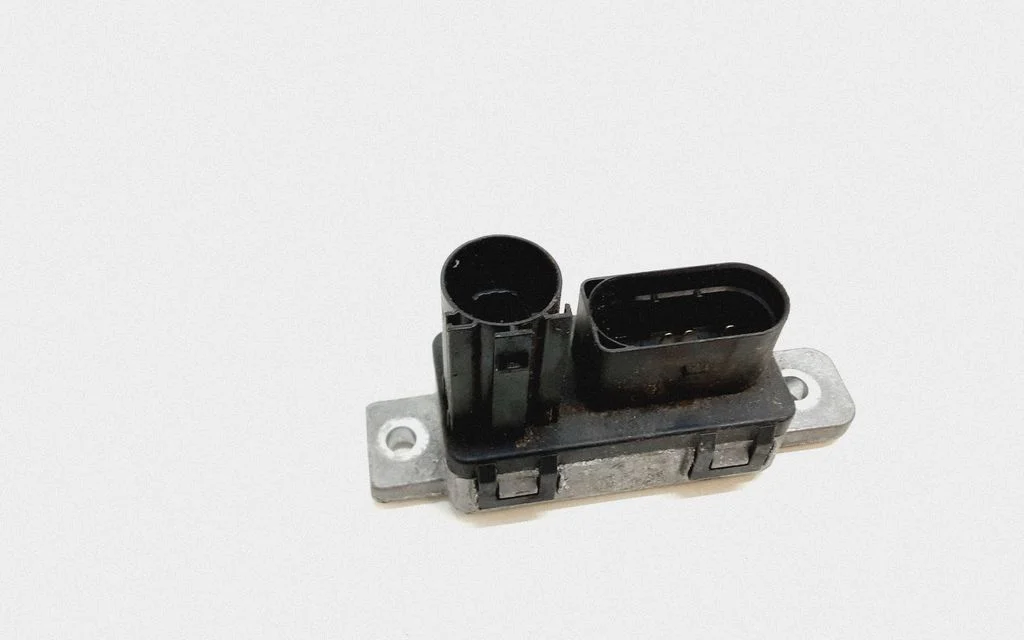 Glow plug pre-heat relay 31411857