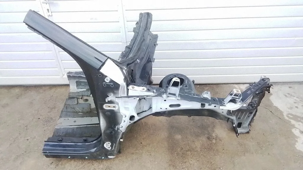 Esimene küljepaneel – Toyota RAV 4 (XA40) (2012-2018)