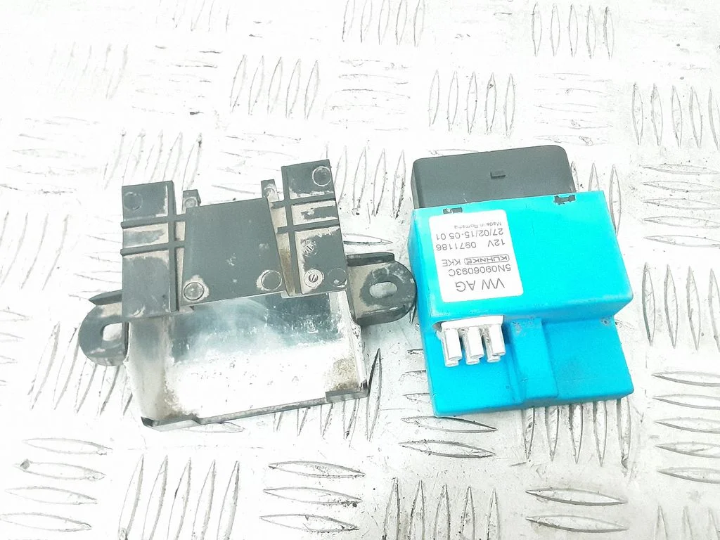 Fuel injection pump control unit/module 5N0906093C