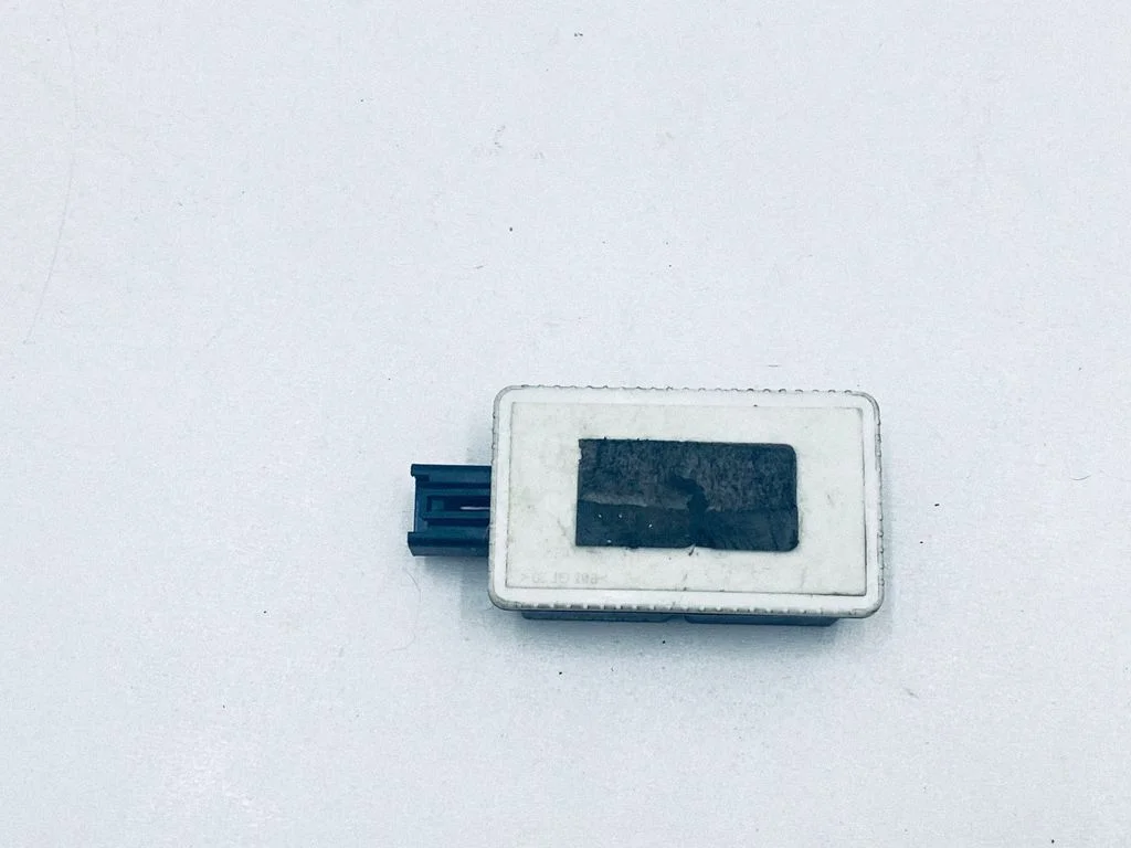 Door central lock control unit/module – Volvo S80 (2007-2013)