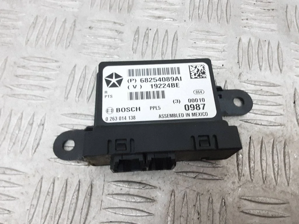 Parkimisandurite (PDC) juhtplokk 68254089AI