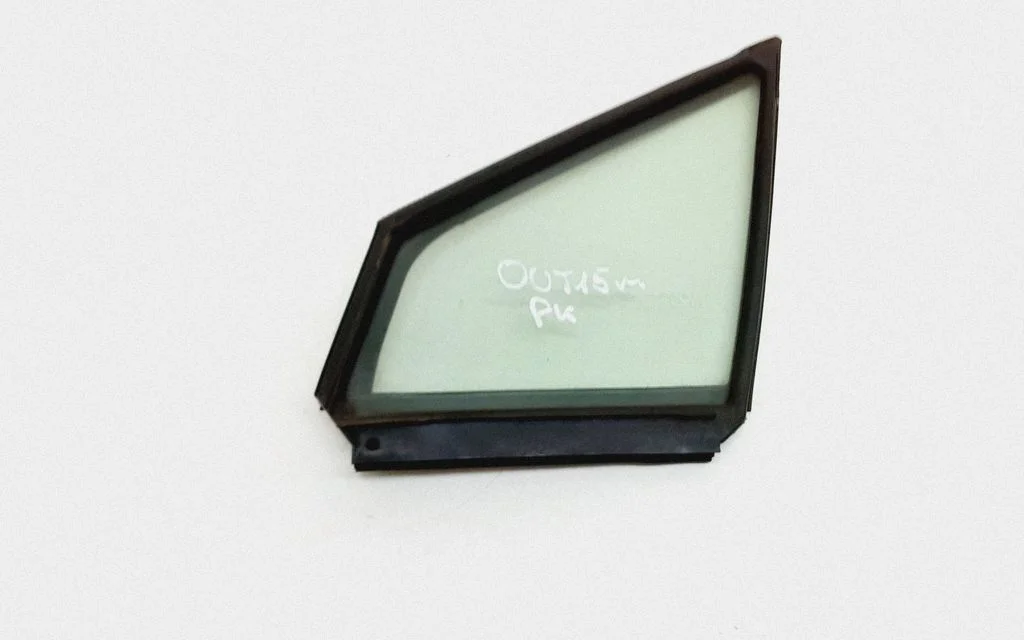 Front door vent window glass four-door – Subaru Outback (BS) (2015-2019)
