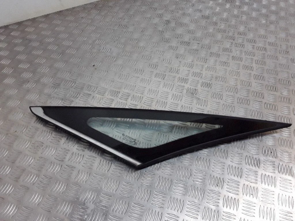 Front door vent window glass four-door – KIA Carens III (2013-2019)