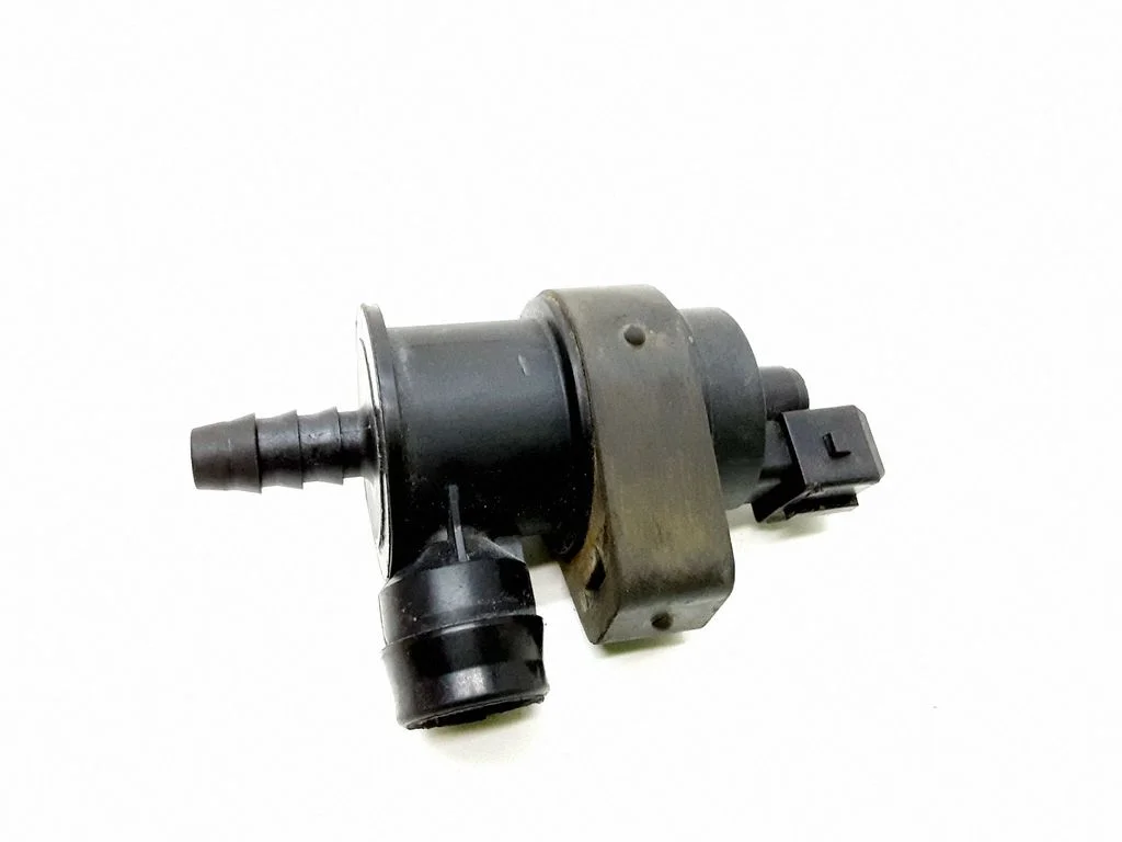 Vacuum valve 8653908
