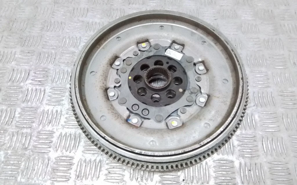 Dual mass flywheel – Volkswagen e-Golf (2014-)