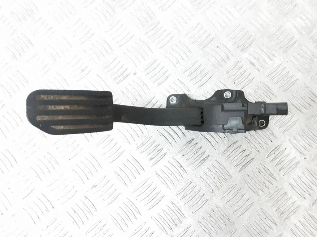 Accelerator throttle pedal – Volvo V70 (2005-2008)