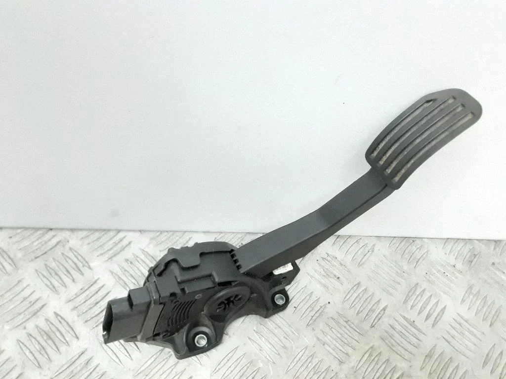Accelerator throttle pedal 31329062