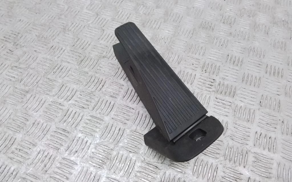 Accelerator throttle pedal 31445780