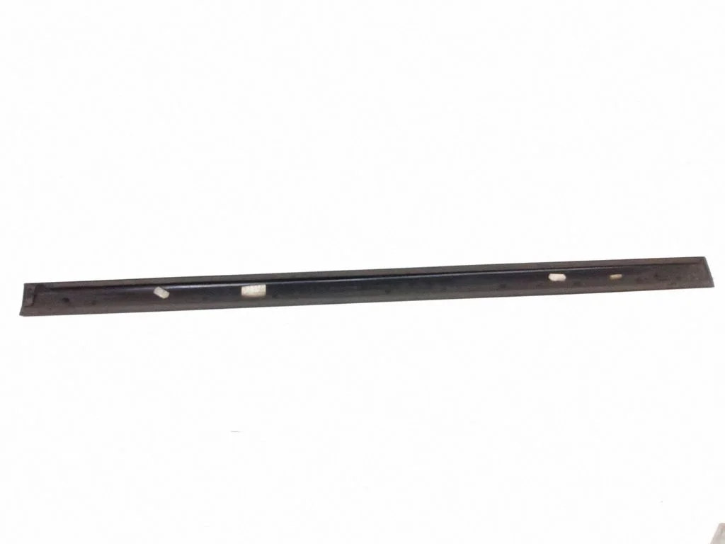 Esiukse liist (mold) – Volvo S60 (2005-2010)