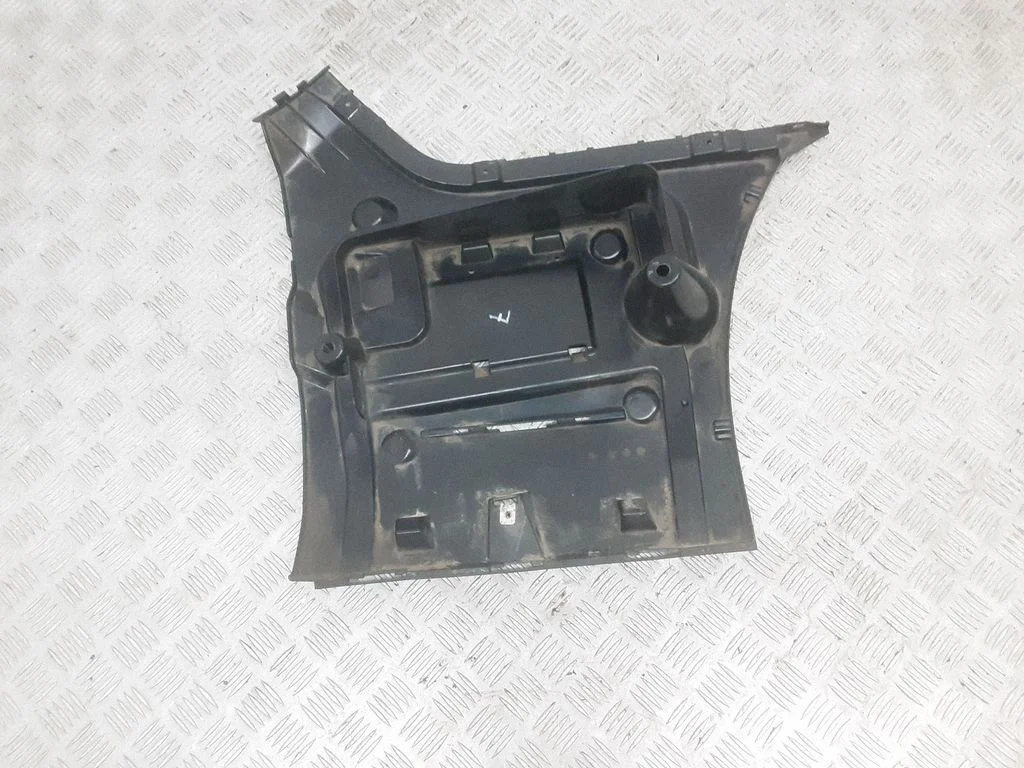 Bumper support mounting bracket corner – BMW 7 Series F01 F02 F03 F04 (2008-2016)
