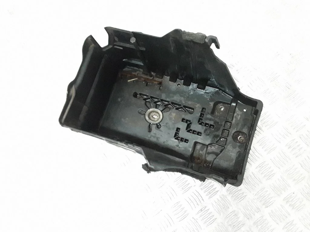 Aku kast – Volvo V70 (2005-2008)
