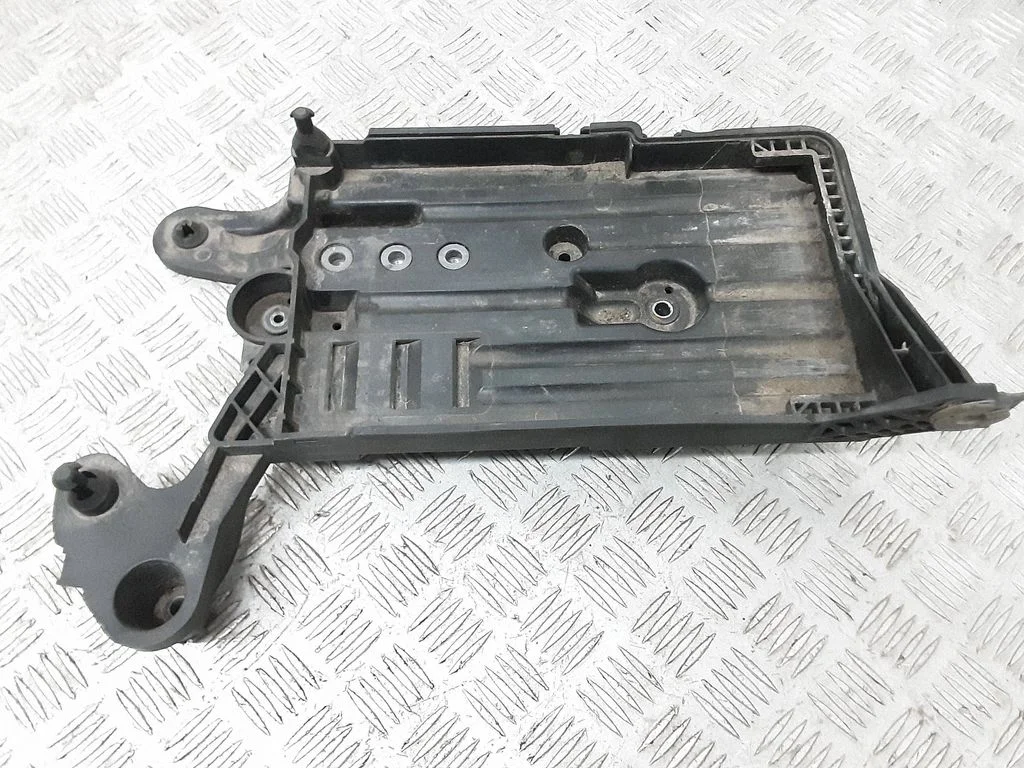 Battery tray – Volkswagen e-Golf (2014-)