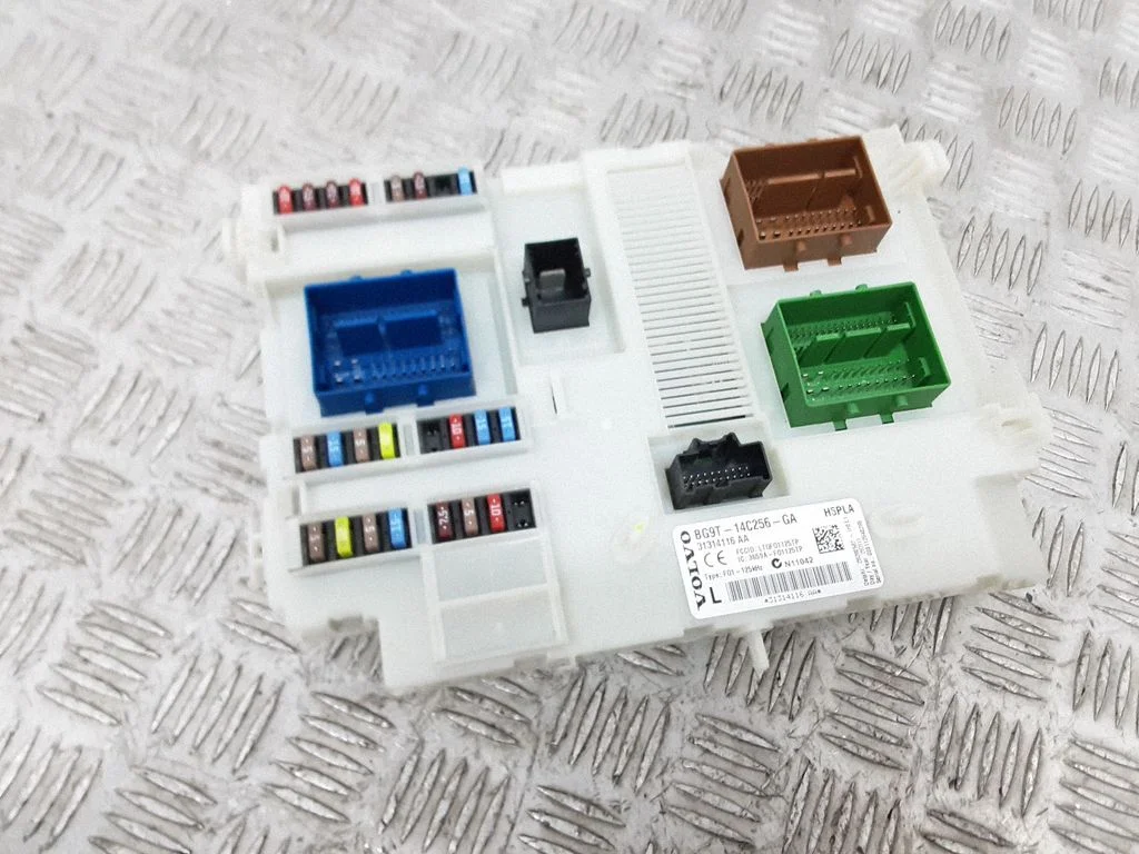 Fuse module – Volvo XC60 (2009-2013)