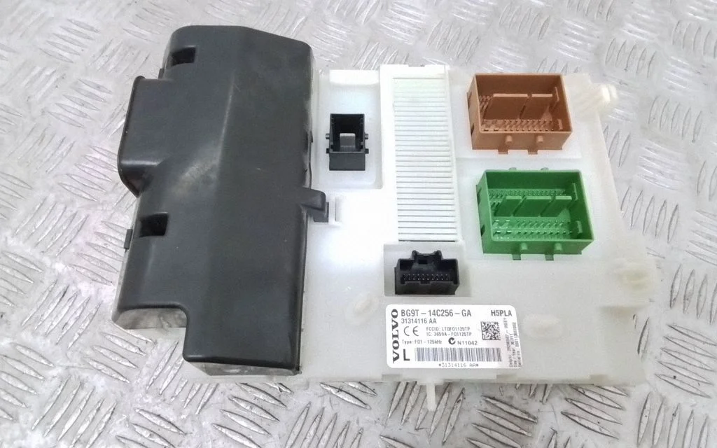 Fuse module – Volvo XC60 (2009-2013)