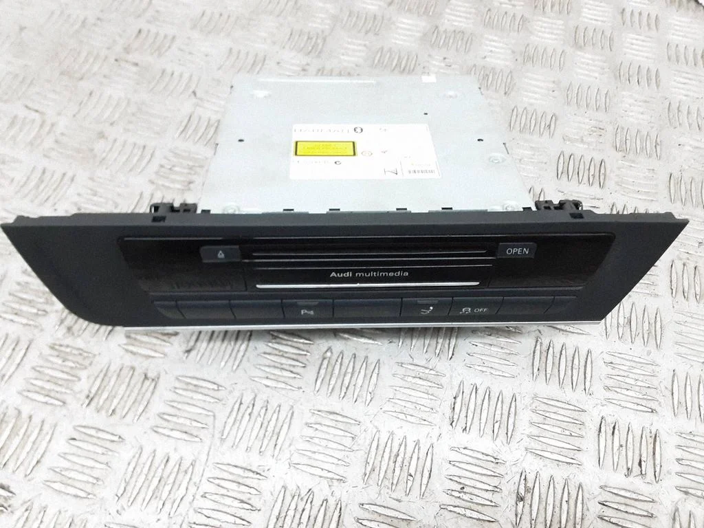 Radio, odtwarzacz CD/DVD, nawigacja 4G0035746C