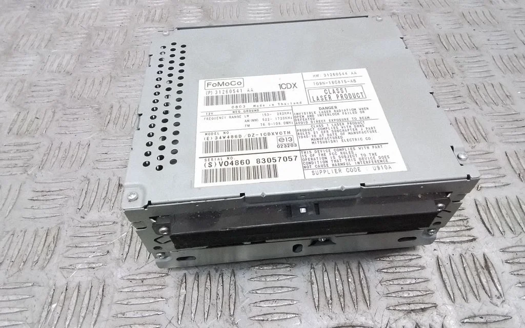 Radio/CD/DVD/GPS head unit 31260544