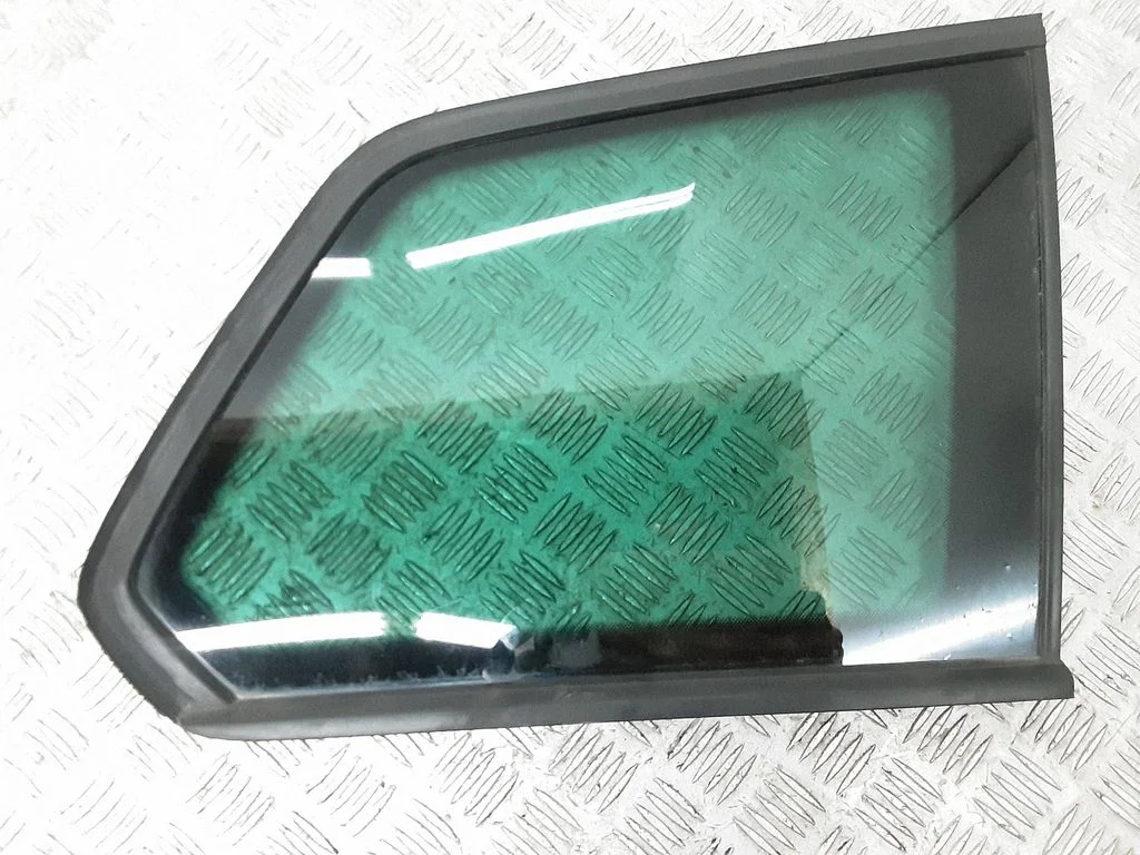 Rear side window 5G9845298