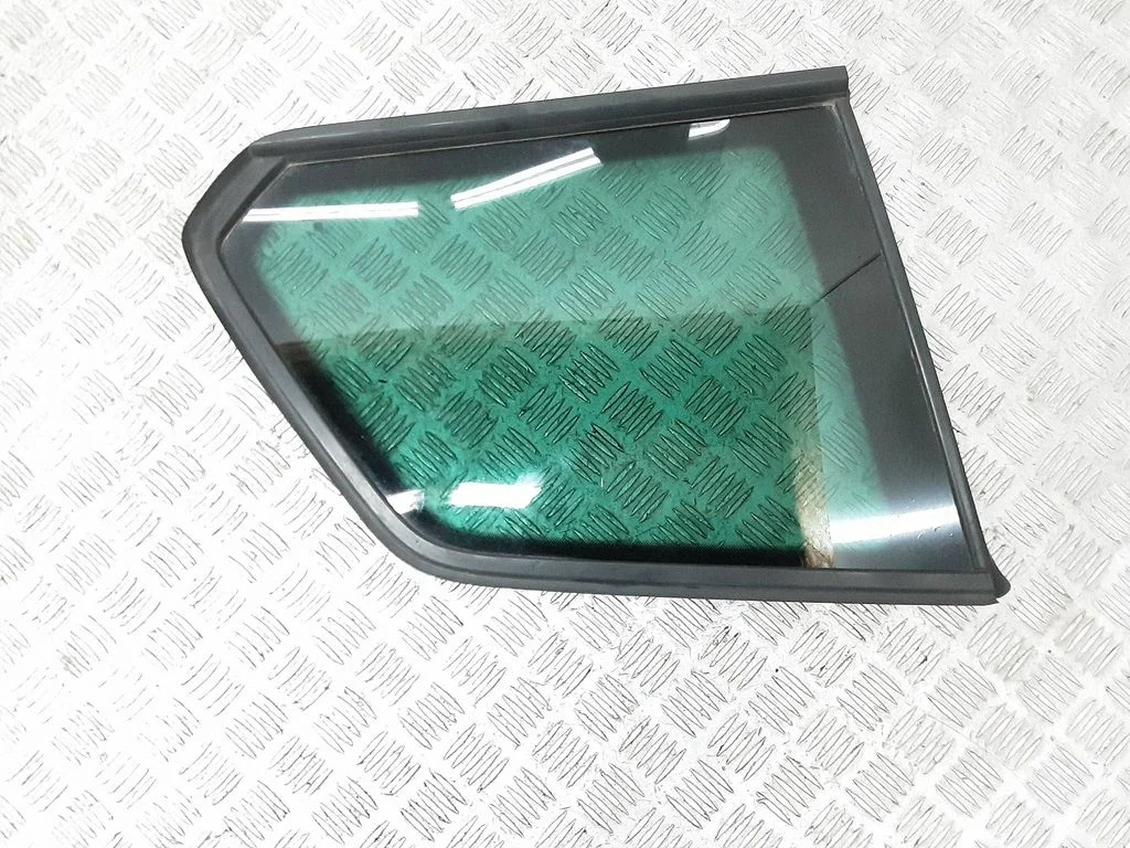 Rear side window 5G9845297