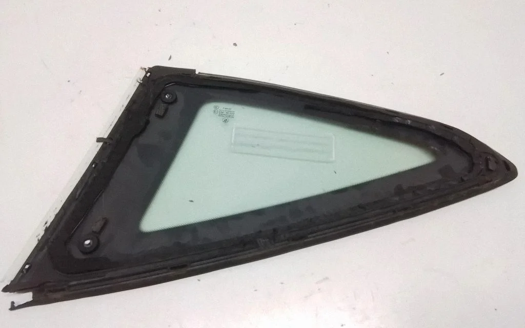 Rear side window 43R001025