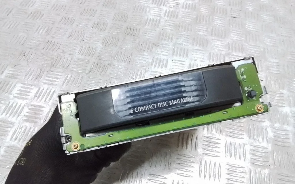 CD/DVD changer – BMW 5 Series E60 E61 (2004-2010)