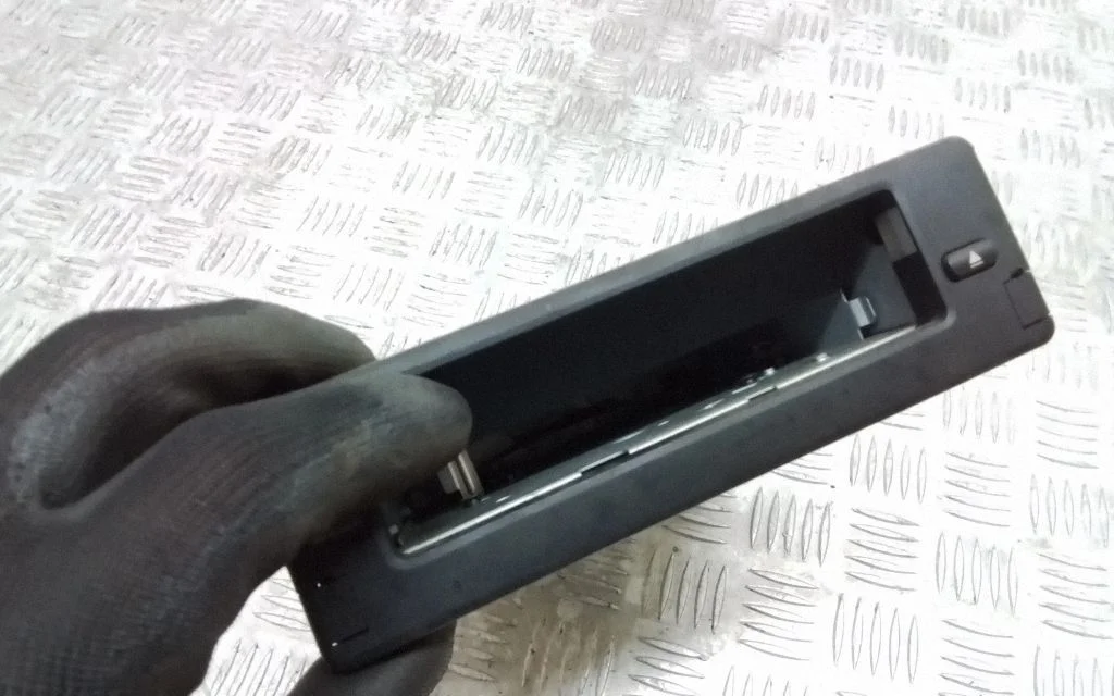 CD/DVD changer – BMW 5 Series E60 E61 (2004-2010)