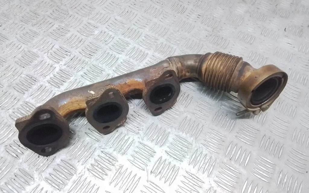 Exhaust manifold – front