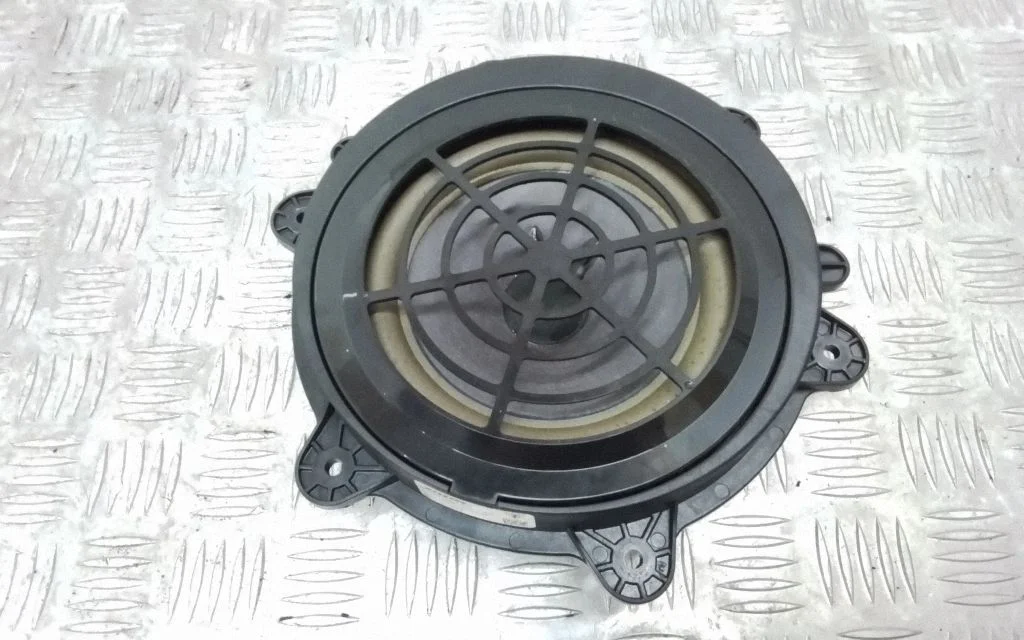 Rear door speaker – Porsche Cayenne (92A) (2010-2017)
