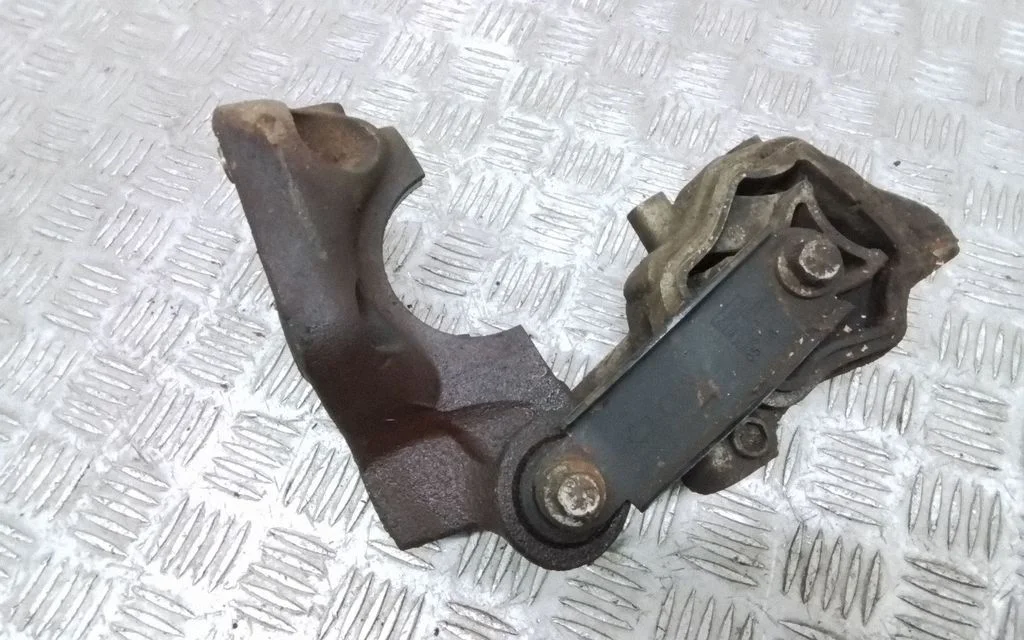 Driveshaft support bearing bracket – Volvo V70 (2008-2013)