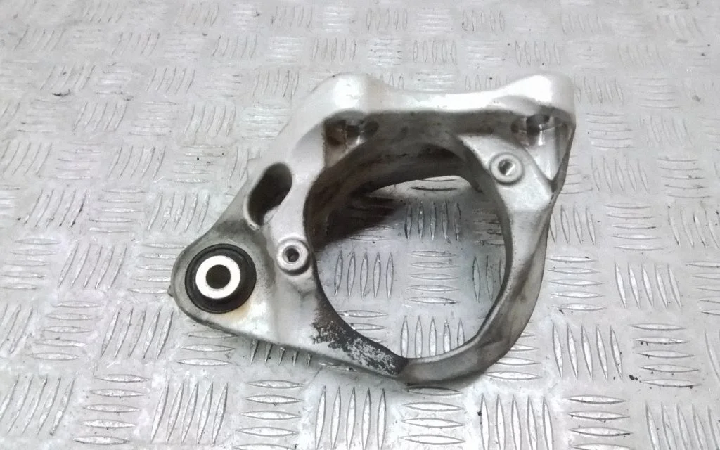 Driveshaft support bearing bracket – Volvo XC60 (2017-)